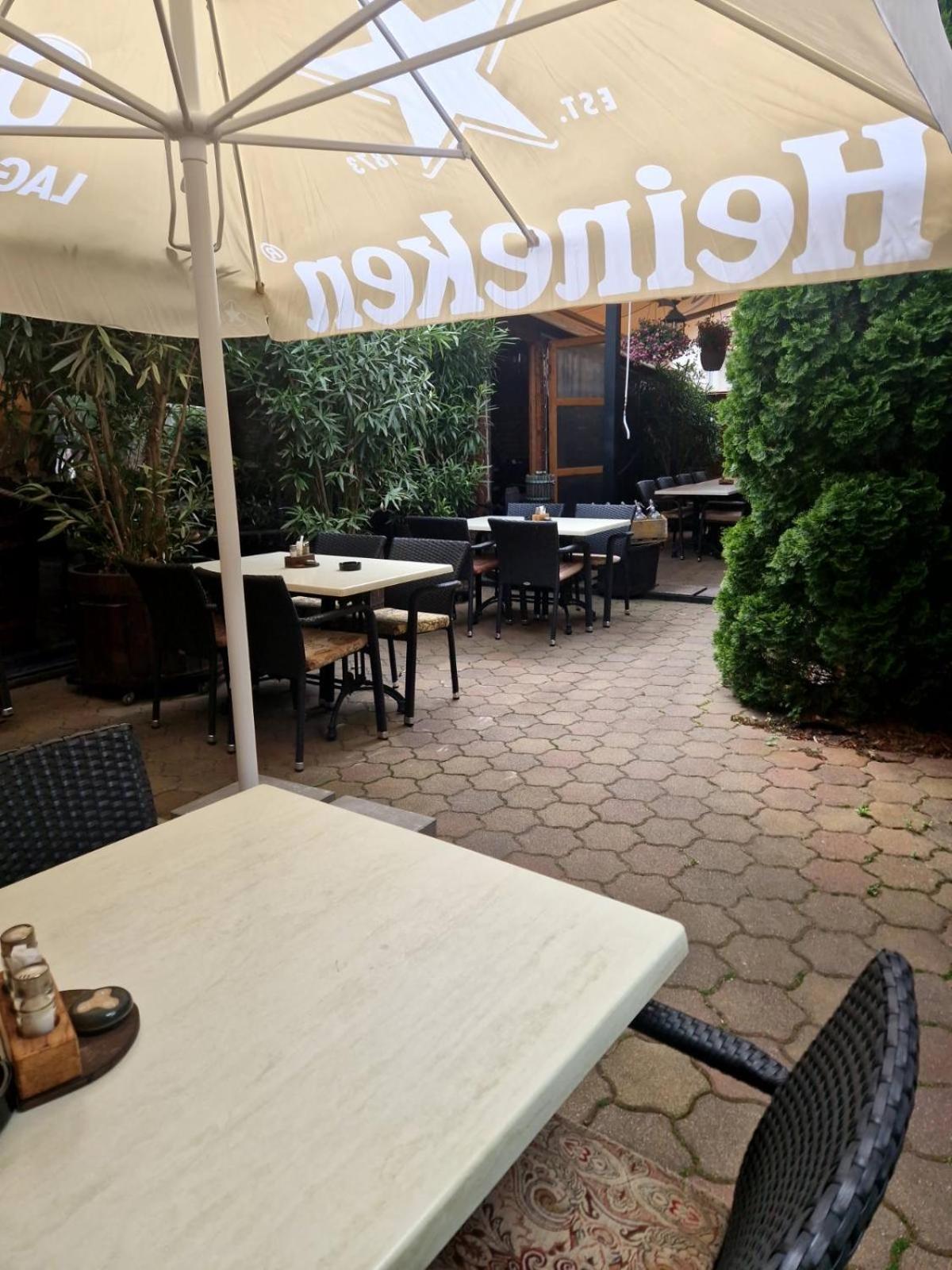 Bed and Breakfast Bacchus Pub Es Panzio Дунахарасті Екстер'єр фото